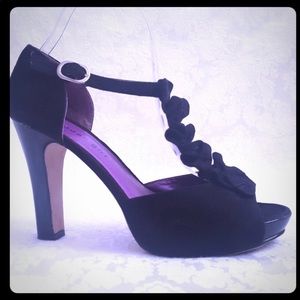 Madden girl black suede like ruffle t strap heel